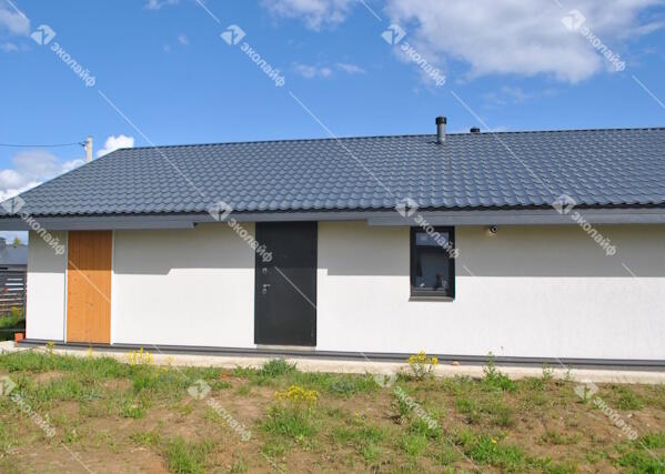 Одноэтажный дом 90 м2 в мкр. Рождественское вид сбоку